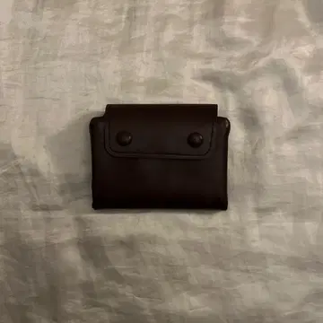 다크 브라운 가죽 접이식 지갑