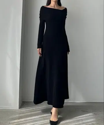Louere 아지메 넥 플레어 니트 원피스 블랙 MT 사이즈