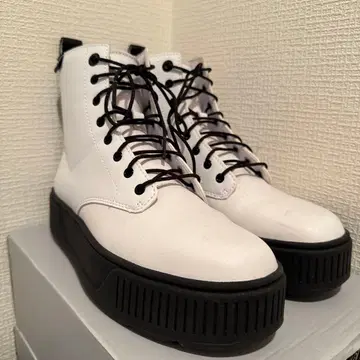 Puma 통굽 부츠 화이트