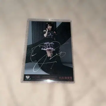 [친필 사인] 이코럽 오타니 에미리 브로마이드 블랙 의상 히키