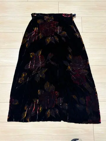 벨로아 롱 스커트 꽃무늬 블랙