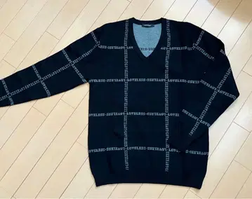 LOVELLESS 블랙 V넥 니트