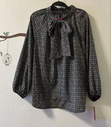 미사용 새상품 앤드러브 성인 페미닌 2Way 리본 블라우스 블랙