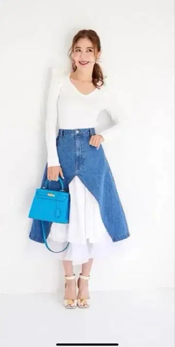 오블리 스캘럽 리브 니트