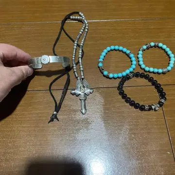 실버 크로스 모티브 목걸이