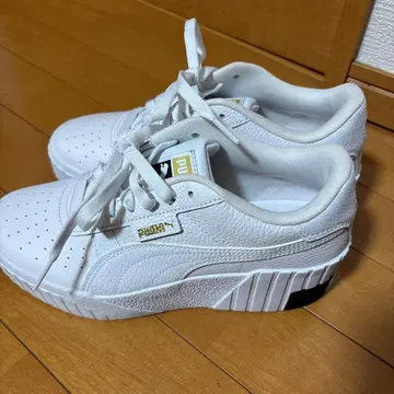 PUMA 통굽 화이트 스니커즈
