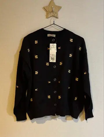 택 포함 새상품! 꽃 자수 반지 도트 버튼 가디건