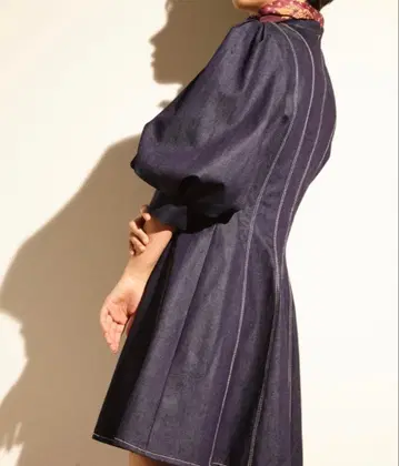 릴리 브라운 소매 볼륨 원피스