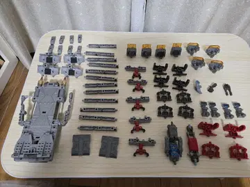 다이아클론 배틀 콘보이 v-max 포드 그랑더 부품 일부, 외