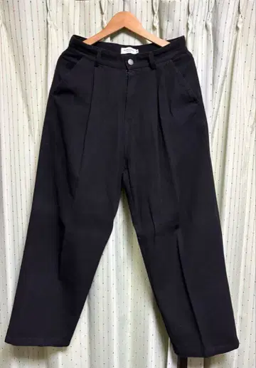 BLUETOWN 블랙 슬랙스 BONBON Store