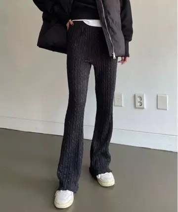 케이블 짜임 블랙 플레어 팬츠