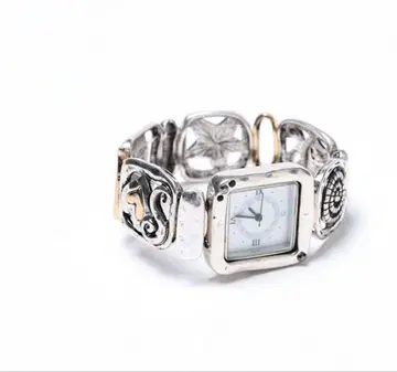 유니크한 디자인의 손목시계