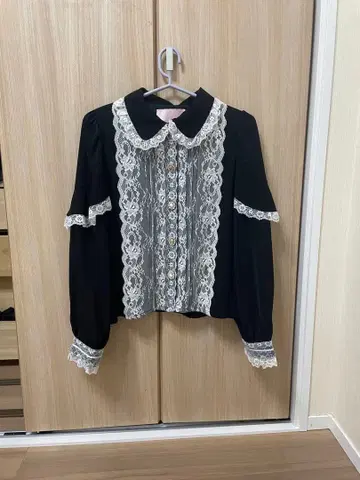 Swankiss 블라우스 Heather 스커트 2점 묶음 판매