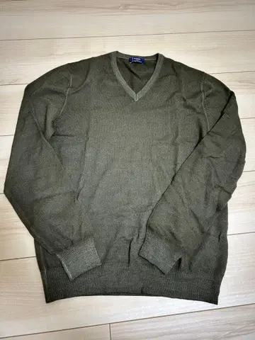 BARBA 올리브 그린 V넥 니트 스웨터