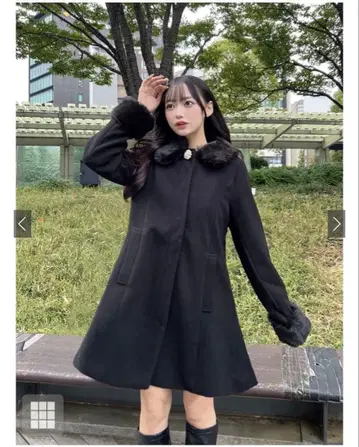 펄 브로치 부착 퍼 플레어 코트 [ze786] 블랙