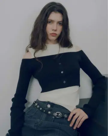 raive 오프숄더 니트