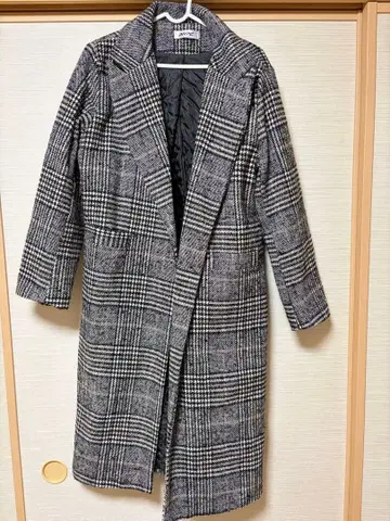 그레이 계열 체크 롱 코트