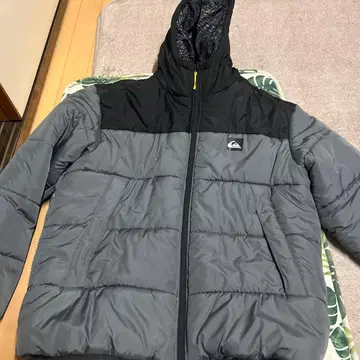 Quiksilver 후드 부착 다운 자켓 L 사이즈 그레이 블랙