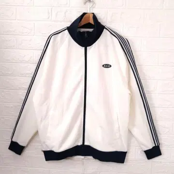 Rodeo crowns 저리 트랙 상의 L