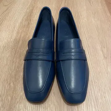 BARNEYS NEW YORK 네이비 가죽 로퍼