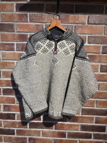 연말 SALE!!DEVOLD 노르딕 무늬 하프 집업 스웨터 XL