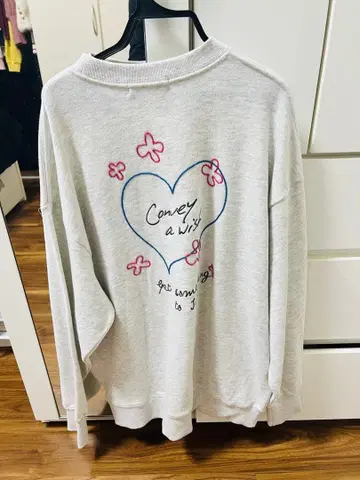 [ 새상품 ] 그레이 하트 자수 오버 사이즈 맨투맨