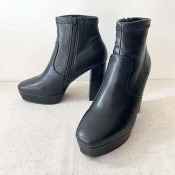 컨디션 최상 RANDA 란다 가죽 통굽 사이드 지퍼 숏부츠 S 사이즈