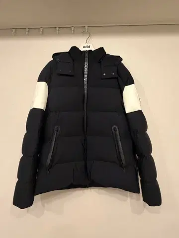 Moose Knuckles 블랙 다운 자켓