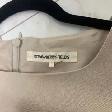 스트로베리 필드 베이지 7부 소매 원피스