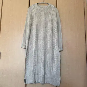 택 포함 새상품 사만사 모스모스 카노코 케이블 무늬 니트 원피스 베이지