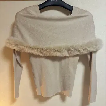 Noela 베이지 퍼 니트 퍼 트리밍 칼라 니트