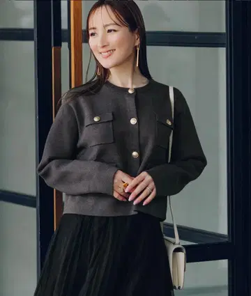 [ 새상품 미사용 택 포함 ] 골드 단추 니트 가디건