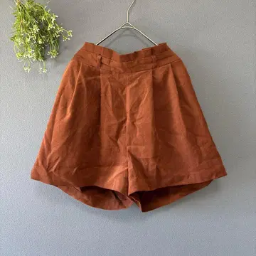 위고 [F] 어른 내추럴 따뜻한 스웨이드 턱 플레어 숏팬츠