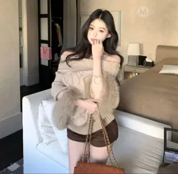 퍼 포함 오프숄더 니트 스웨터