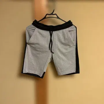 Under Armour M 사이즈 숏팬츠 그레이/블랙