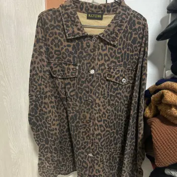 BLACK QUINN 레오파드 무늬 데님 자켓