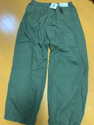 새상품 UNIQLO C 와이드 파라슈트 팬츠 L 카키 그린