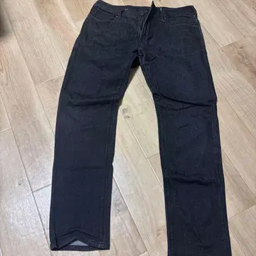 다크 그레이 스트레이트 청바지