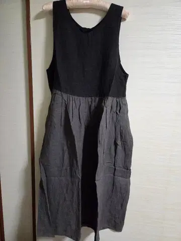 사만사 모스모스. [ TSUHARU ] 절개 슬리브리스 원피스