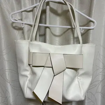 RANDA 리본 포함 화이트 토트백