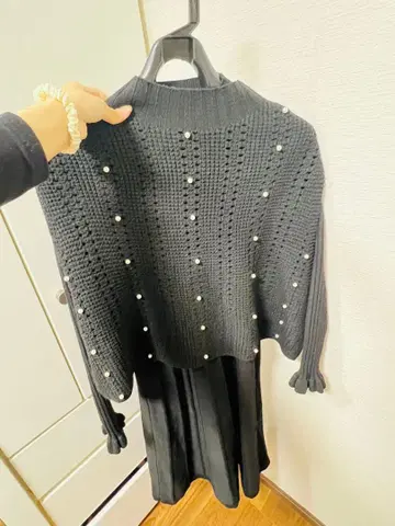 [ 새상품 ] 블랙 펄 장식 니트 원피스