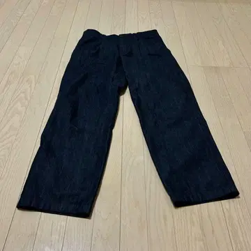 UNIQLO 턱 스트레이트 데님 팬츠 79