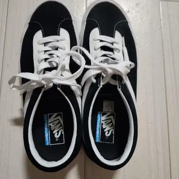 VANS 울트라러쉬 블랙/화이트 스니커즈