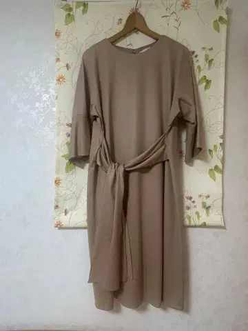 자유구 베이지 새상품급 원피스 38 23구 좋아하시는 분께도