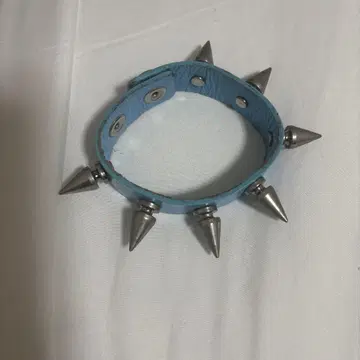 스카이블루 스파이크 가죽 뱅글