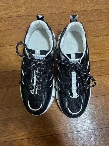 adamaste 통굽 스니커즈 블랙/화이트