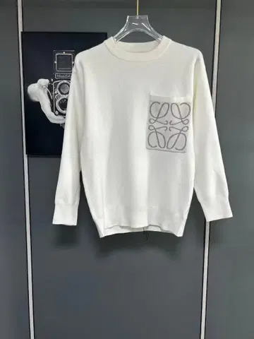 화이트 크루넥 T셔츠 포켓 부착 M