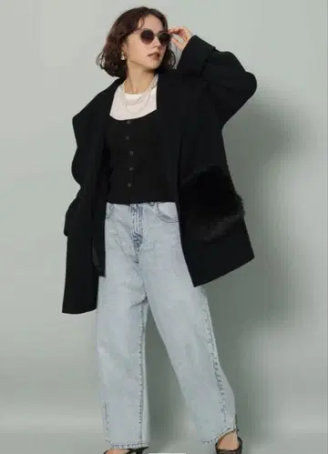 블랙 후드 부착 오버 사이즈 코트 아르페쥬 스토리