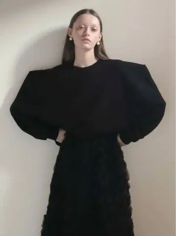 AMOMMA / 퍼프 슬리브 맨투맨