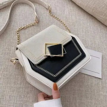 화이트와 블랙의 육각형 숄더백 캐주얼 엘레강트 컴팩트